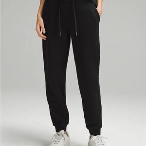 NWT lululemon high rise scuba Black joggers sz 8